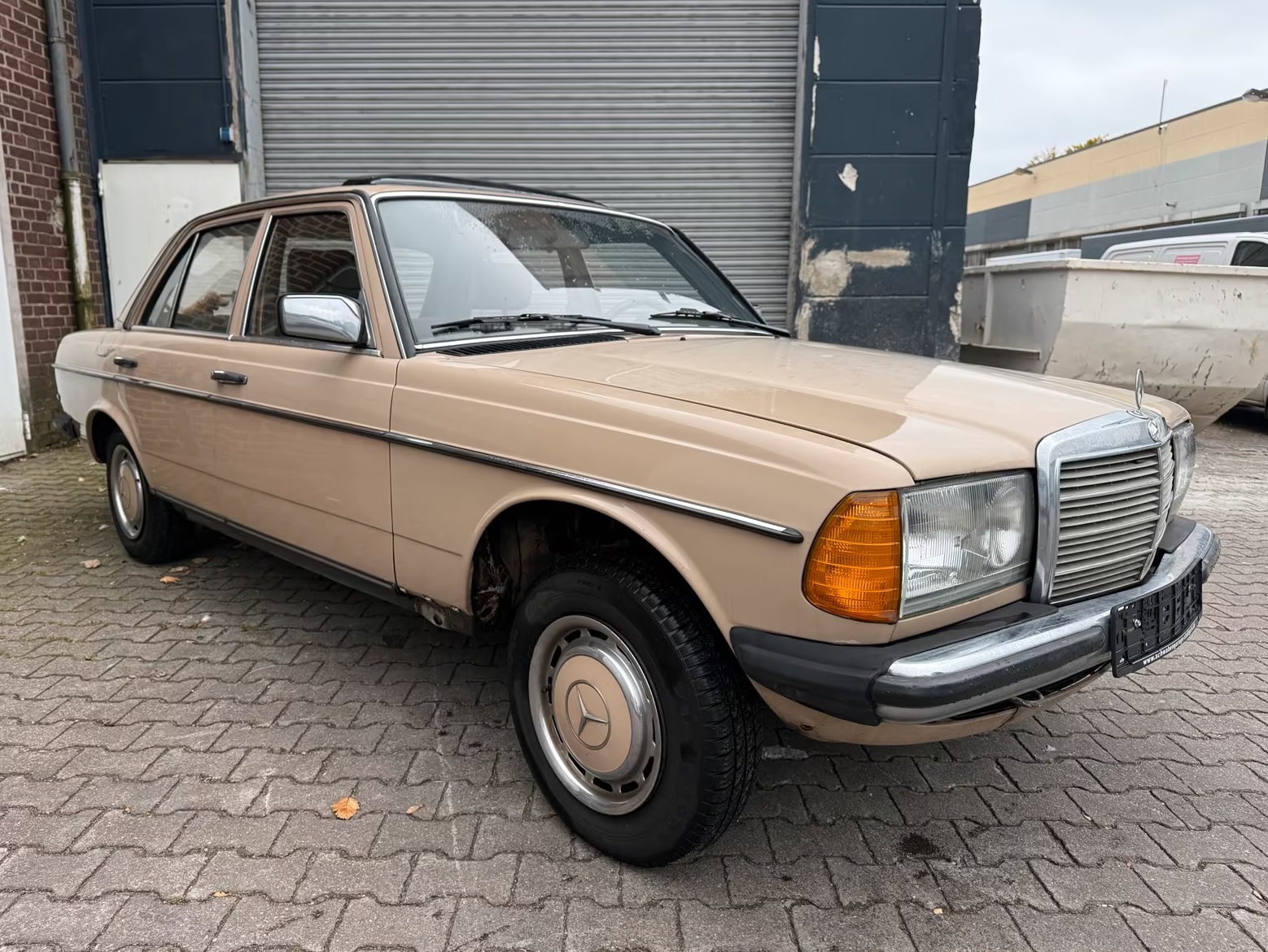 Image of Mercedes W123